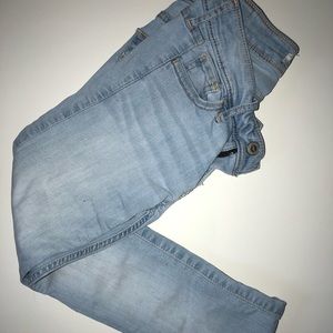 •Hollister light wash jeans•